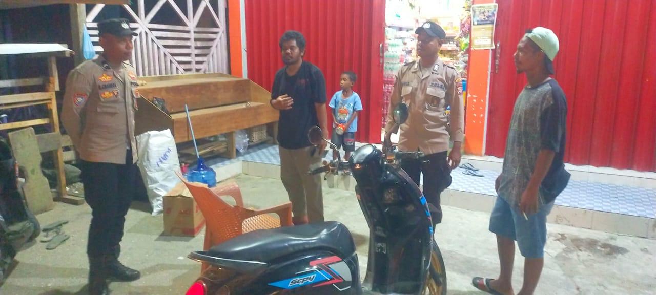 Guna Mengantisipasi Ganguan Kamtibmas Pada Malam hari Polsek Namrole Laksanakan Patroli.
