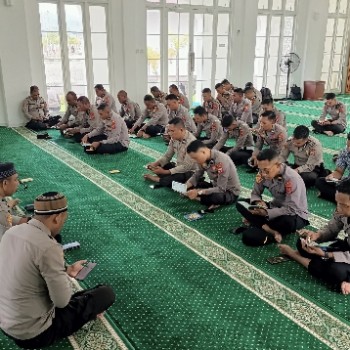 Tingkatkan Mental dan Akhlak Personel Polda Maluku Gelar Yasinan di Mushollah Ar-Rahman
