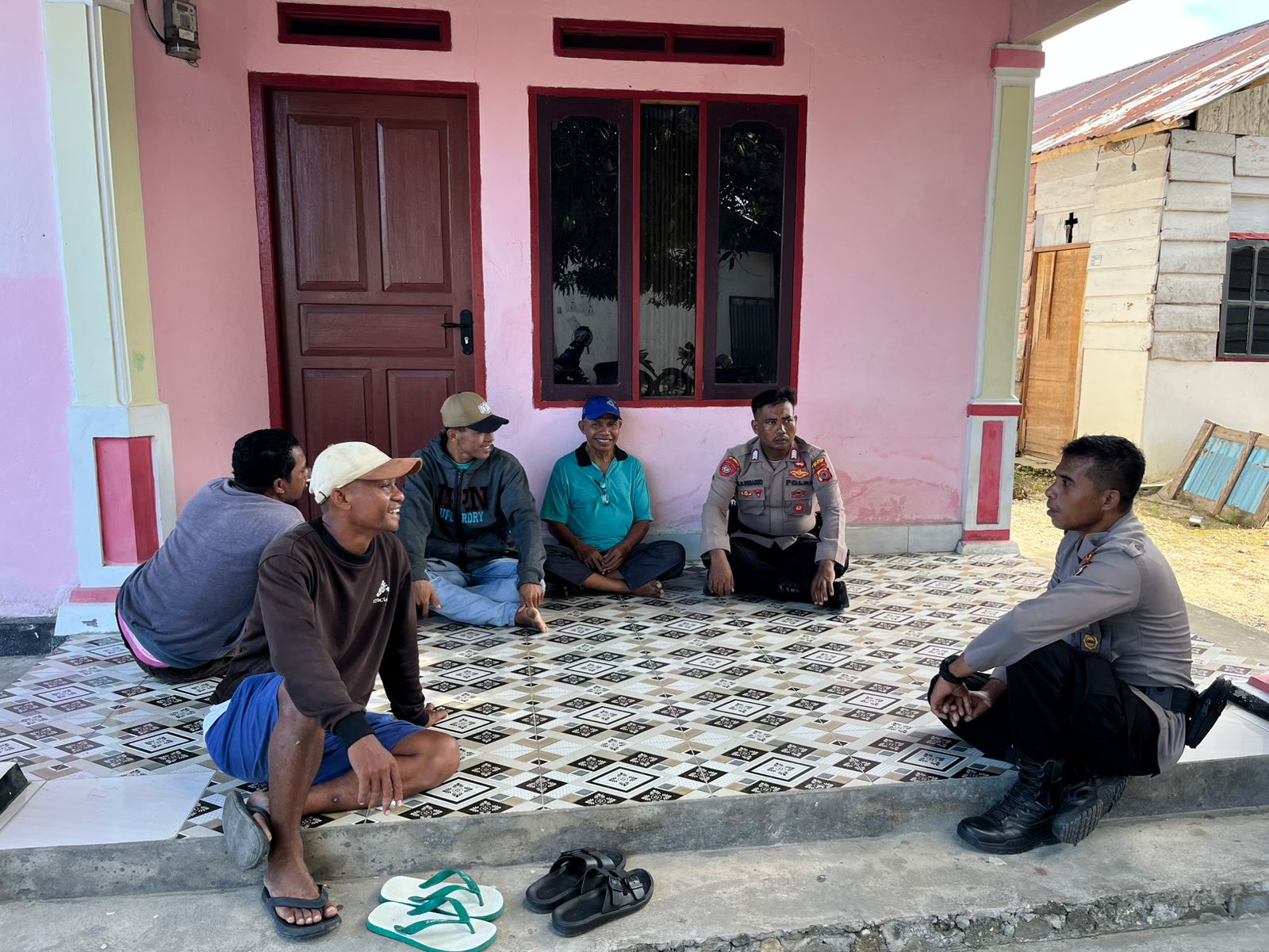 Wujudkan Kamtibmas Yang Kondusif Sat Binmas Polres Buru Selatan Laksanakan Sambang Warga