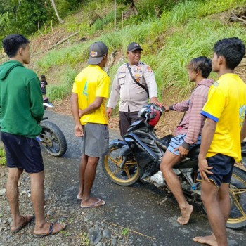 Patroli KRYD Siang Polsek Huamual Cipta Kondisi Yang Aman Dan Kondusif.