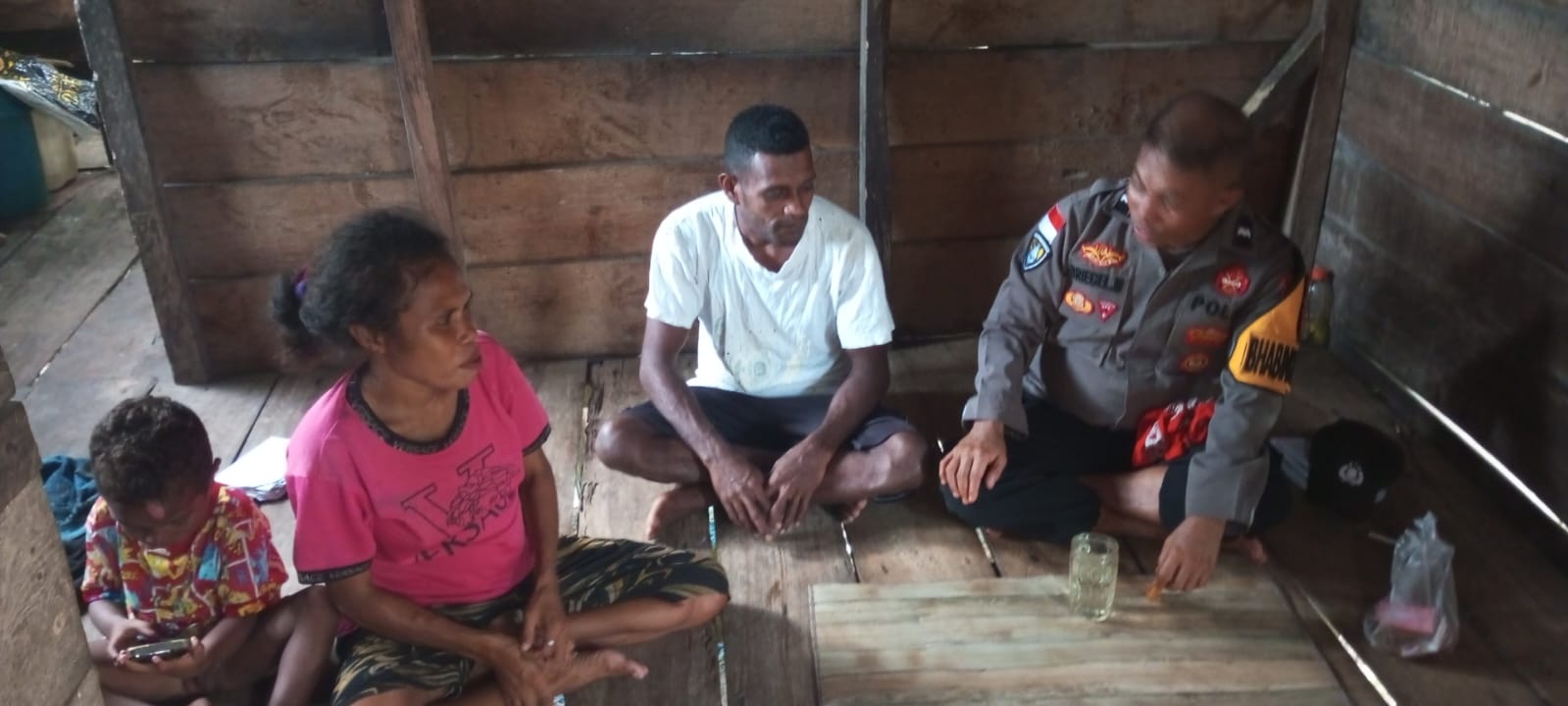 DDS Bhabinkamtibmas Desa Papakula Besar Aipda Briegel Mustamu Sampaikan Himbauan Kamtibmas