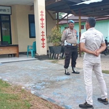 Apel Pagi Menjadi Salah Satu Tanda Kesiapan Anggota Polsek Waesama Melaksanakan Tugas Melayani Masyrakat