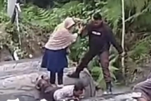 Bripka Syahid Rela Badannya dijadikan jembatan. Irwasum Polri: Inilah contoh polisi yang siap melayani dan melindungi warga