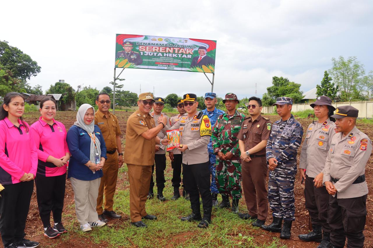 Dukung Swasembada Pangan, Polda Maluku-Polres  Turut Sukseskan Program Penanaman Jagung Serentak.