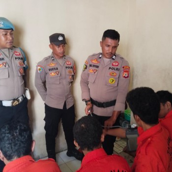 Si Dokkes Polres Buru Selatan Cek Kesehatan Tahanan Secara Rutin