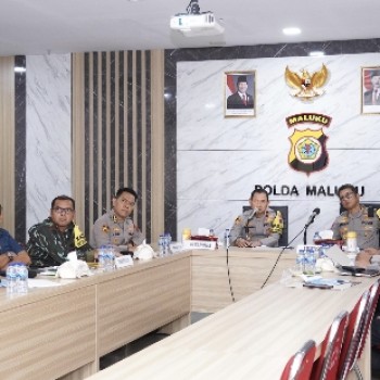 Wakapolda Maluku Pimpin Rapat Penetapan Status Gugurnya Anggota Polres SBT Saat Jalankan Tugas