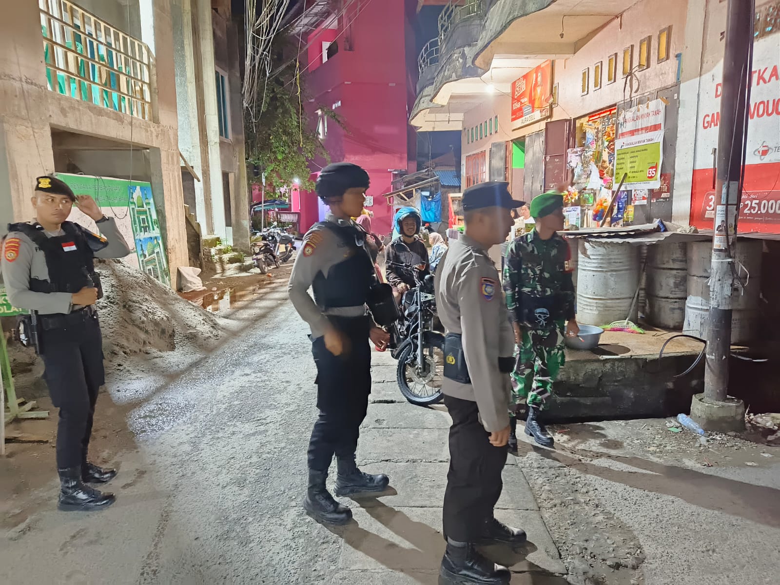 Sinergi TNI-Polri: Patroli Malam Bersama di Kota Ambon untuk Jaga Kamtibmas Tetap Kondusif