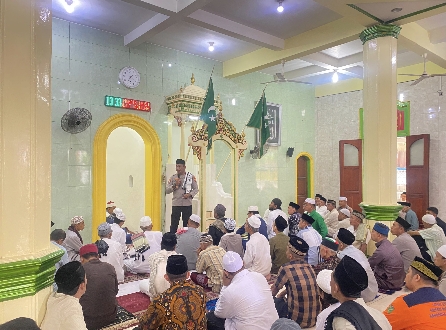 Shalat Jumat di Masjid An-Nur Batu Merah, Dirbinmas Sampaikan Pesan Kamtibmas