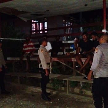 Polsek Leksula Laksanakan Patroli Sambang Pos Kamling Malam Hari