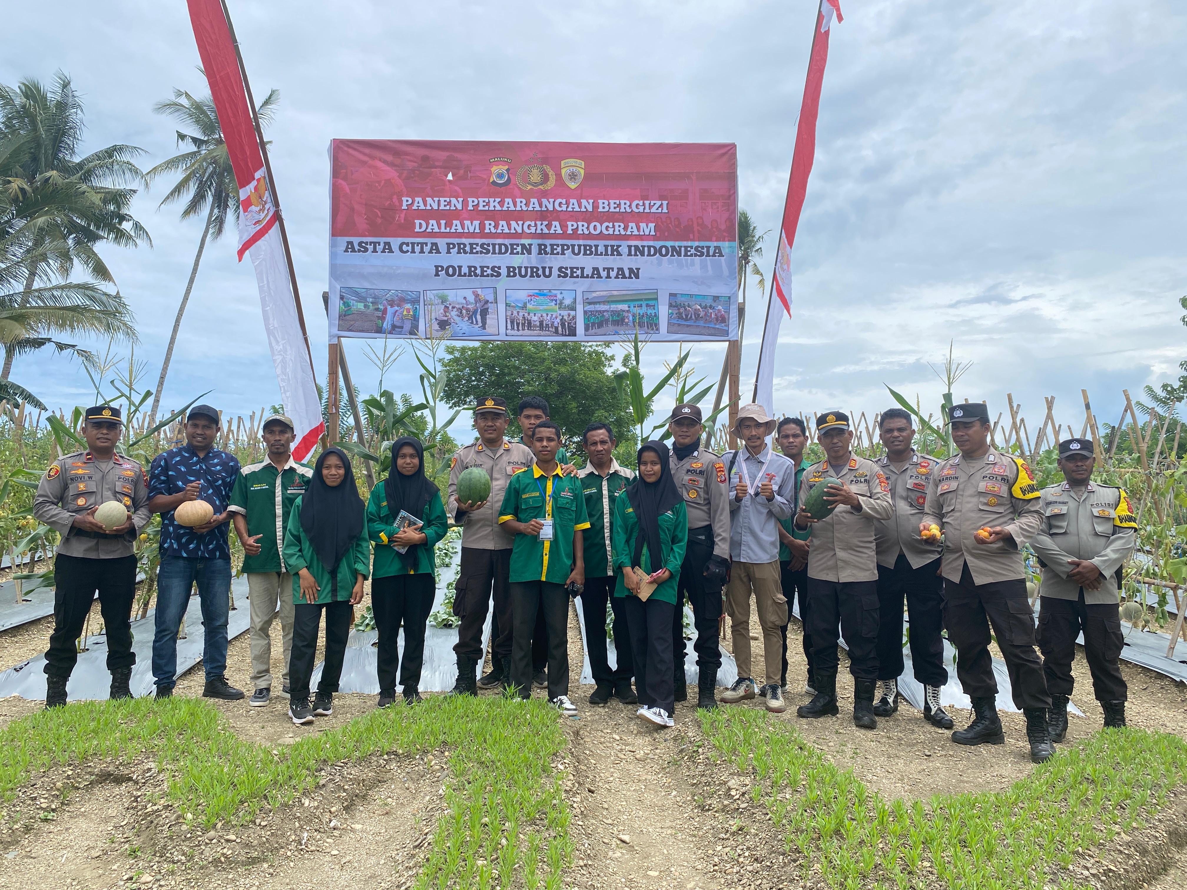 Polres Buru Selatan Laksanakan Panen Raya Bersama Masyarakat Dalam Mendukung Program Ketahanan Pangan