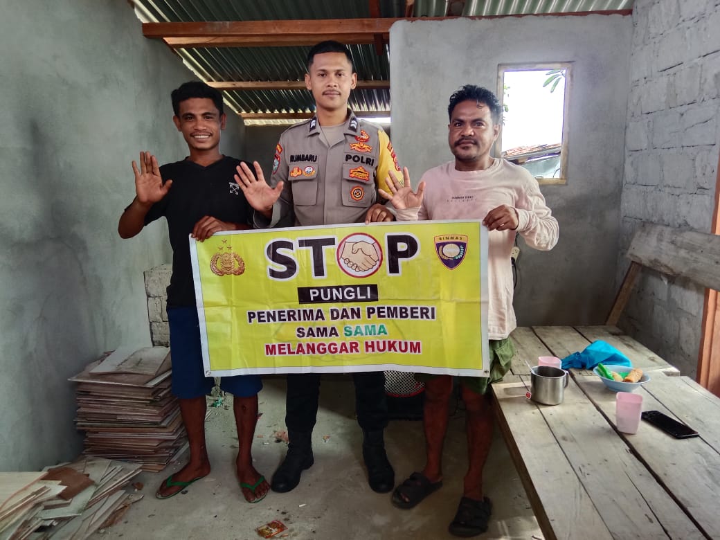 Bhabinkamtibmas Mida Sosialisasikan Saber Pungli di Desa Binaan