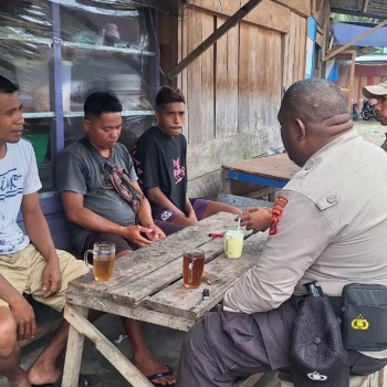 Kanit Bhabinkamtibmas Sat Binmas Polres Buru Selatan Laksanakan Sambang