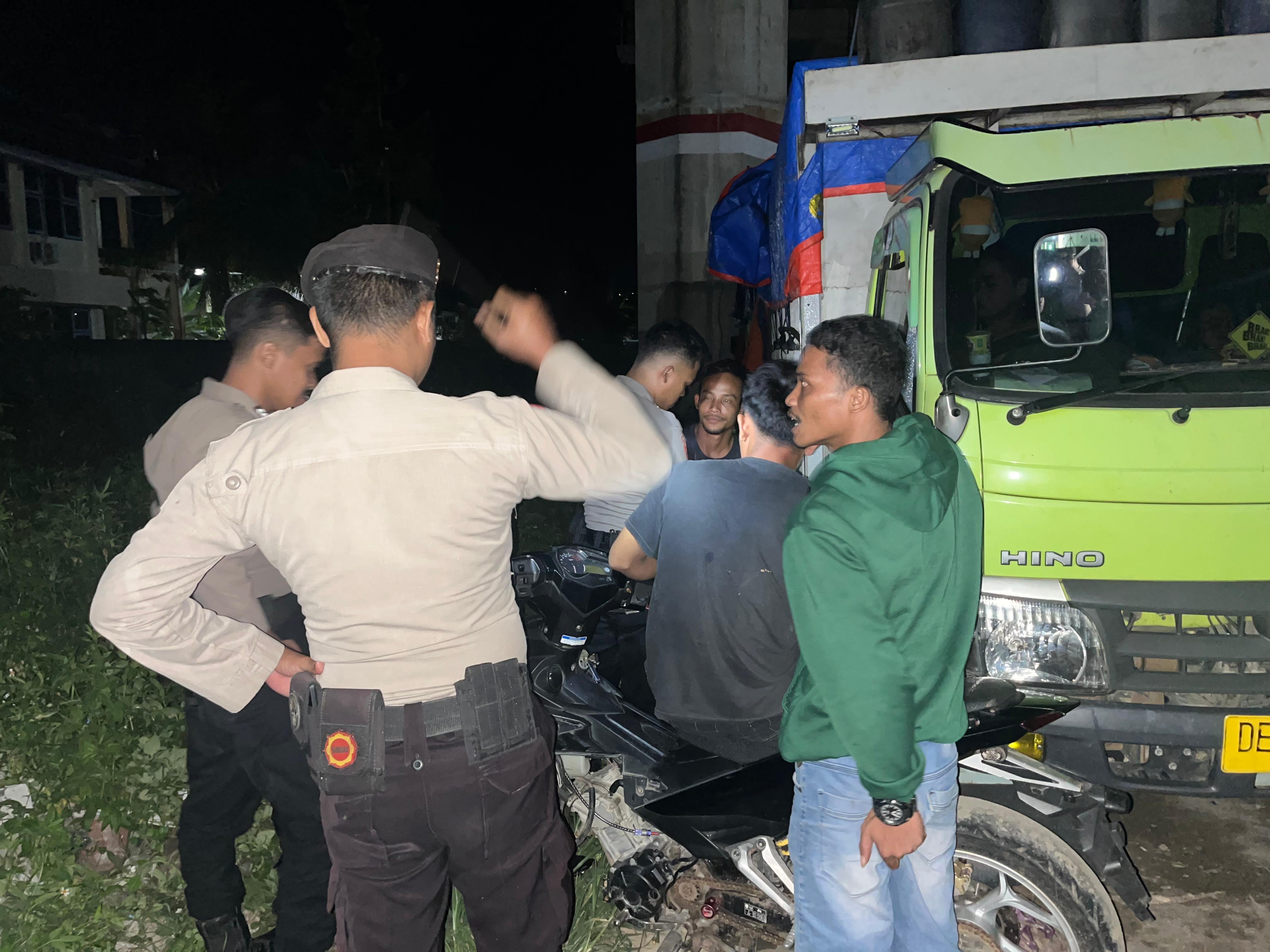 Cegah Gangguan Kamtibmas, Polresta Ambon Gelar Patroli Malam dan Berikan Himbauan kepada Warga