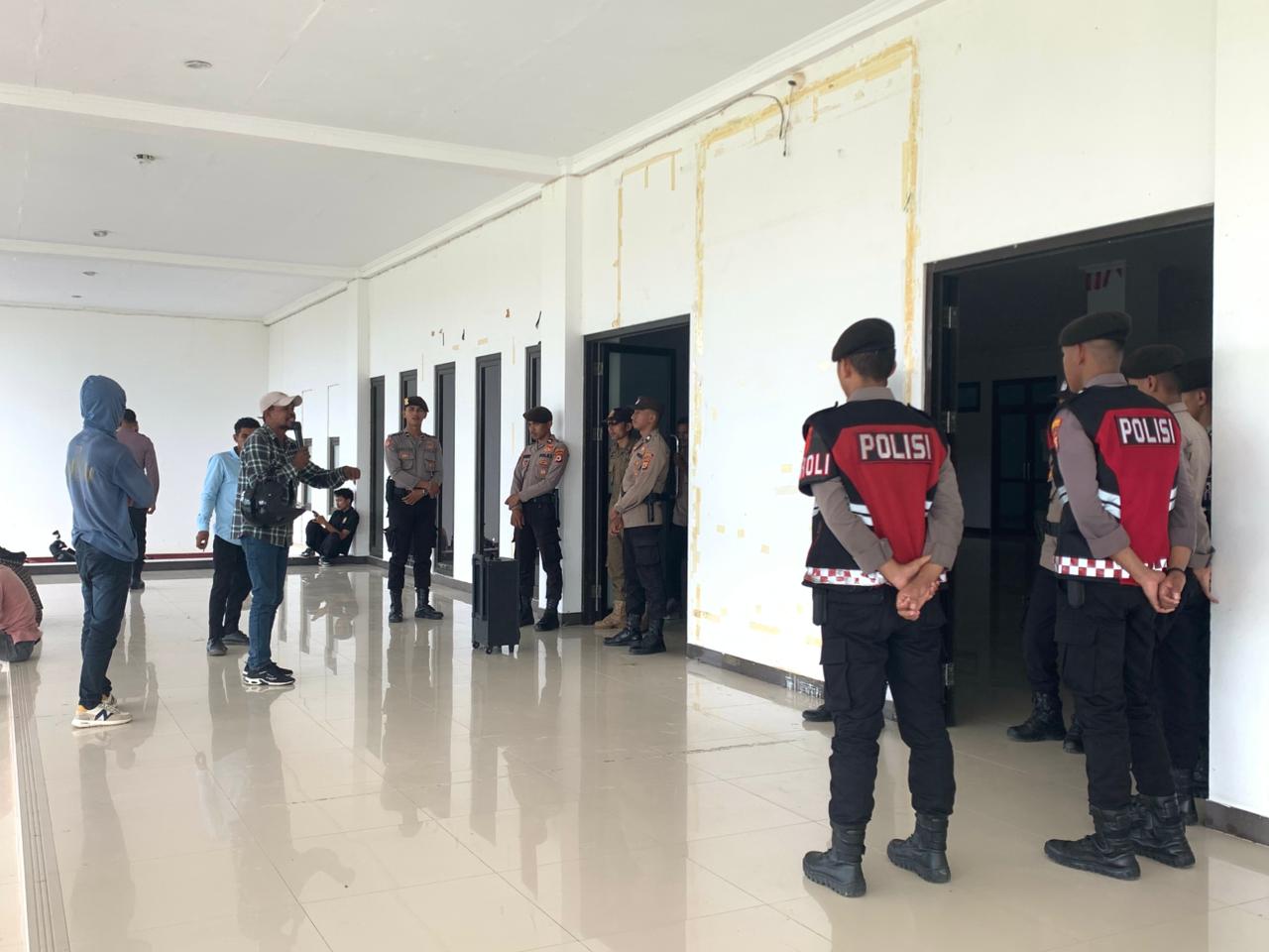 Polres Buru Selatan Lakukan Pengamanan Aksi Demo