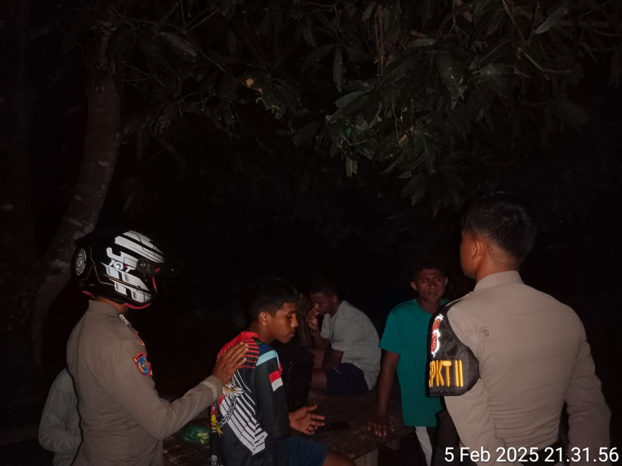 Polsek Waesama Hadir Dalam Kegiatan Patroli Malam Guna Menjaga Kamtibmas Tetap Aman Dan kondusif