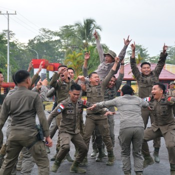 Tingkatkan Kesiapan dan Semangat Bertugas, Personel Ops Damai Cartenz-2025 Hadapi Tantangan Unik dan Seru