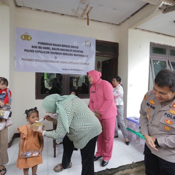 Gelar Posyandu, Kapolres Kepulauan Tanimbar bersama Ketua Bhayangkari Cabang dampingi Pj. Bupati berikan MBG