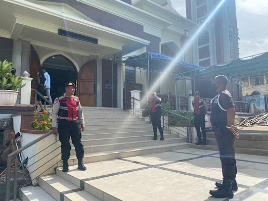 Gelar Patroli rutin pada sejumlah Gereja, Sat Samapta Polres Kepulauan Tanimbar Antisipasi gangguan Kamtibmas