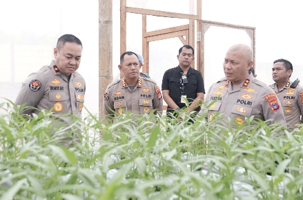 Karo Penmas Divhumas Polri Tinjau Green House Polda Kalsel