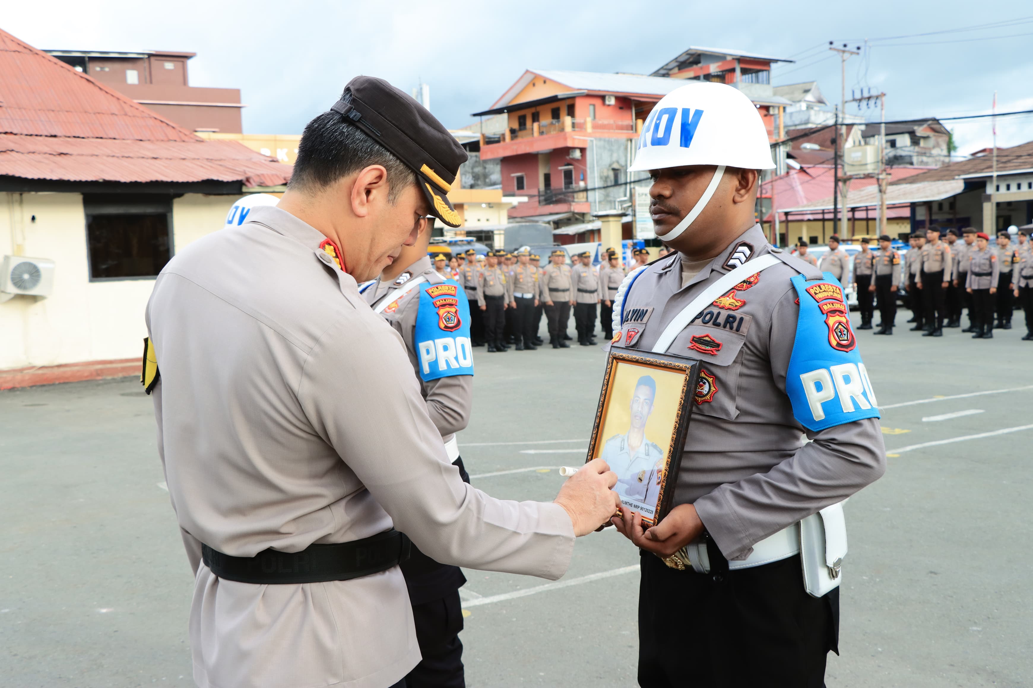 Kapolresta Ambon Pimpin Upacara Pemberhentian Tidak dengan Hormat Personel Polresta P. Ambon & P.P Lease