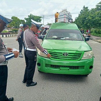 Sejumlah Pengendara terjaring saat hari pertama Ops Keselamatan Salawaku Polres Kepulauan Tanimbar