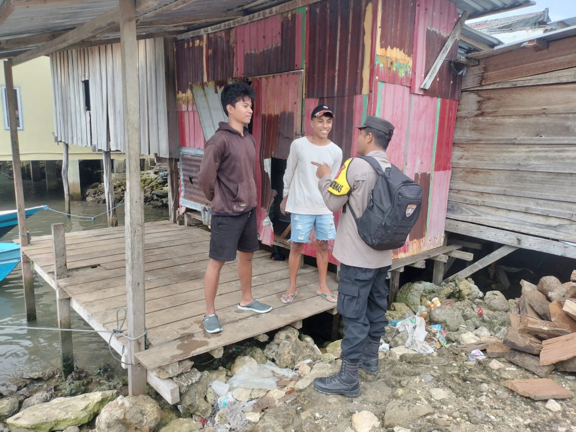 Sambang Diaogis Bhabinkamtibmas Polsek Kepala Madan Kunjungi Rumah Warga Sampaikan Pesan Kamtibmas