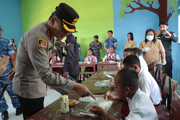 Kapolres Kepulauan Tanimbar hadiri uji coba program Makan Bergizi Gratis (MBG)