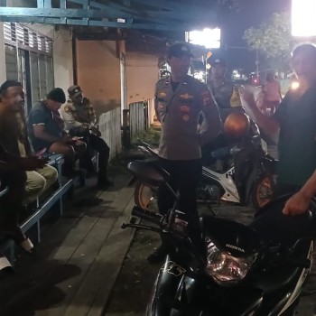 Laksanakan Giat Patroli Rutin Pada Malam Hari Personil Polsek Piru Jaga Situasi Kamtibmas.