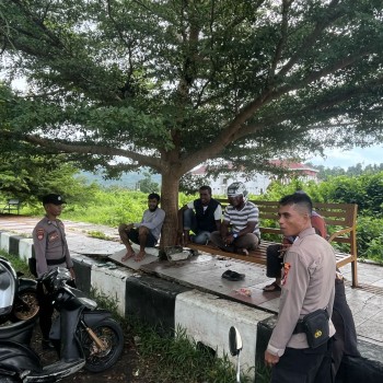 Sat Binmas Polres Buru Selatan  Gencar Patroli & Sambangi Warga