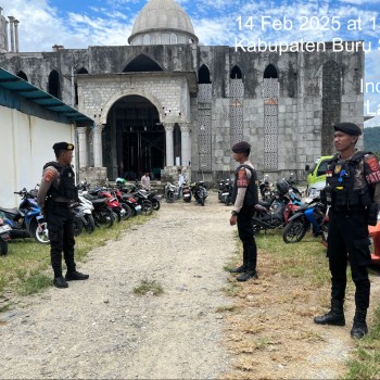 Sat Samapta Polres Buru Selatan Menggelar Pengamanan Sholat Jumat  Pada Sejumlah Mesjid Di Kota Namrole