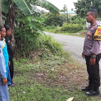 Bhabinkamtibmas Aipda Jeko Keliduan Berikan Himbauan Kamtibmas Pada Pelajar SMA.