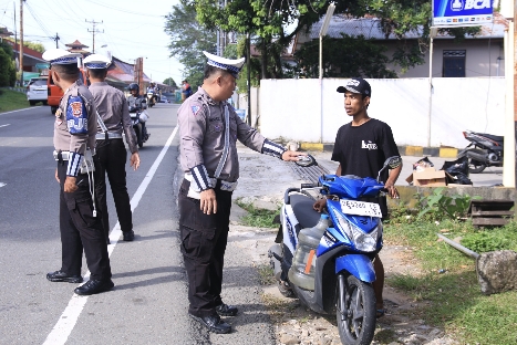 Satgas Keselamatan Salawaku Tegur Pengemudi Yang Langgar Aturan Lalulintas di Ambon