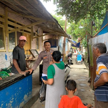 Bhabinkamtibmas Kelurahan Ahusen Berikan Himbauan Kamtibmas di Lorong Kolonel Pieters