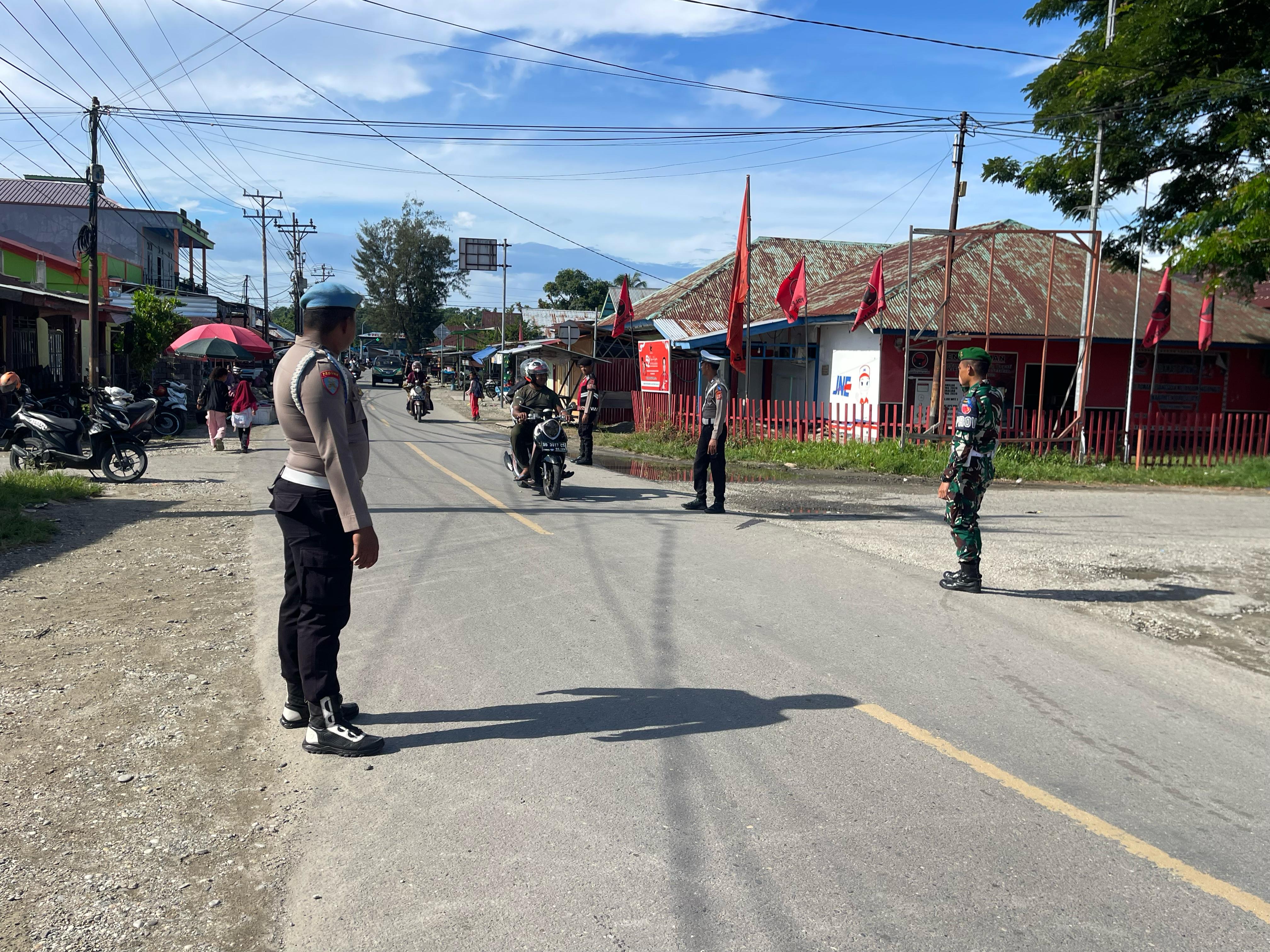 Satlantas Polres Buru Selatan Bersama Instansi Terkait Melaksanakan Operasi Gabungan Di Jalan Raya