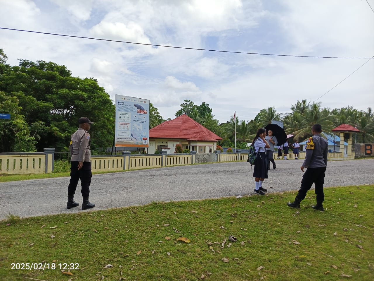 Polsubsektor Saparua Timur Gelar Patroli Rutin dan Pengaturan Lalu Lintas di Jasirah Hatawano