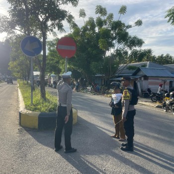 Polres Buru Selatan, Melalui Operasi Keselamatan Salawaku 2025 Terus Menghimbau kepada Masyarakat Akan Pentingnya Keselamtan Berlalu Lintas di Jalan Raya.