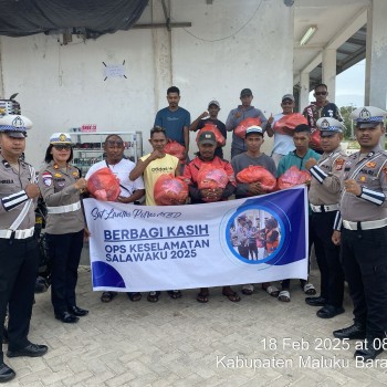 Satuan Lantas Polres MBD Gelar Berbagi Kasih Pasca Operasi Keselamatan Salawaku 2025