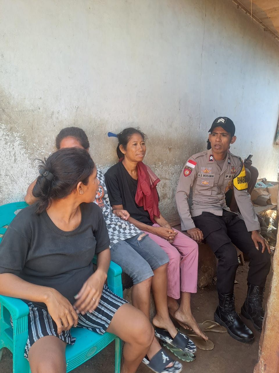 Bhabinkamtibmas Briptu de Fretes Tekankan Warga Desa Luang Timur Untuk Jaga Situasi Kamtibmas.