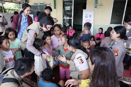 SSDM Polri Gelar Trauma Healing untuk Korban Banjir di Tambun Utara