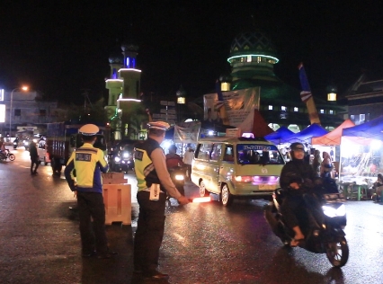 Polda Maluku Amankan Shalat Tarawih di Masjid Raya Alfatah dan Masjid Jami