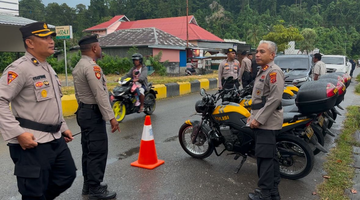 Antisipasi Kepaddatan Masyarakat Yang Berburu Takjil, Kapolres Buru Selatan Lakukan Pengaturan Bersama Anggota