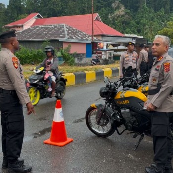 Antisipasi Kepaddatan Masyarakat Yang Berburu Takjil, Kapolres Buru Selatan Lakukan Pengaturan Bersama Anggota