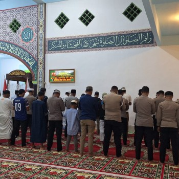 Polres Buru Selatan Gelar Sholat Tarawih Keliling