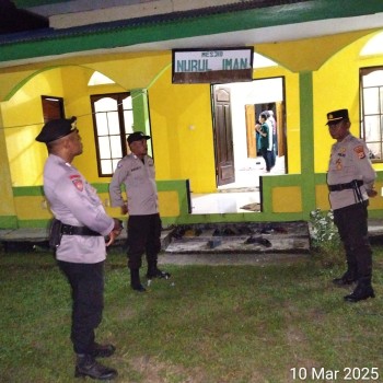 Polsek Leksula Laksanakan Pengamanan Sholat Tarawih di Bulan Suci Ramadan 1446 H