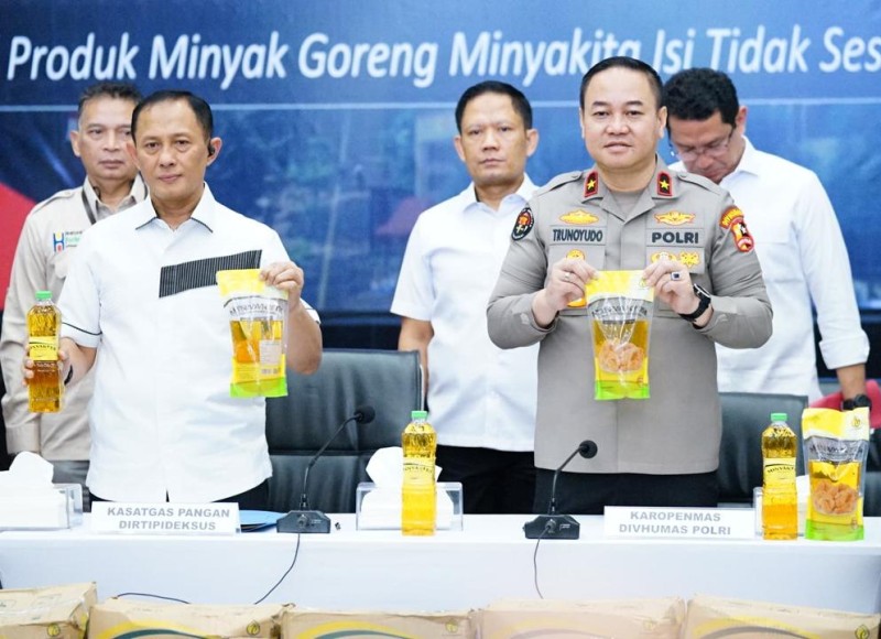 Polri Ungkap Kecurangan Minyak Goreng di Depok, Ribuan Liter Disita