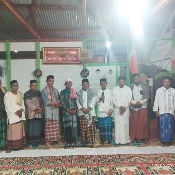 Personil Polsek Waesama Gelar Tarawih Keliling, Pererat Silaturahmi Dengan Masyarakat