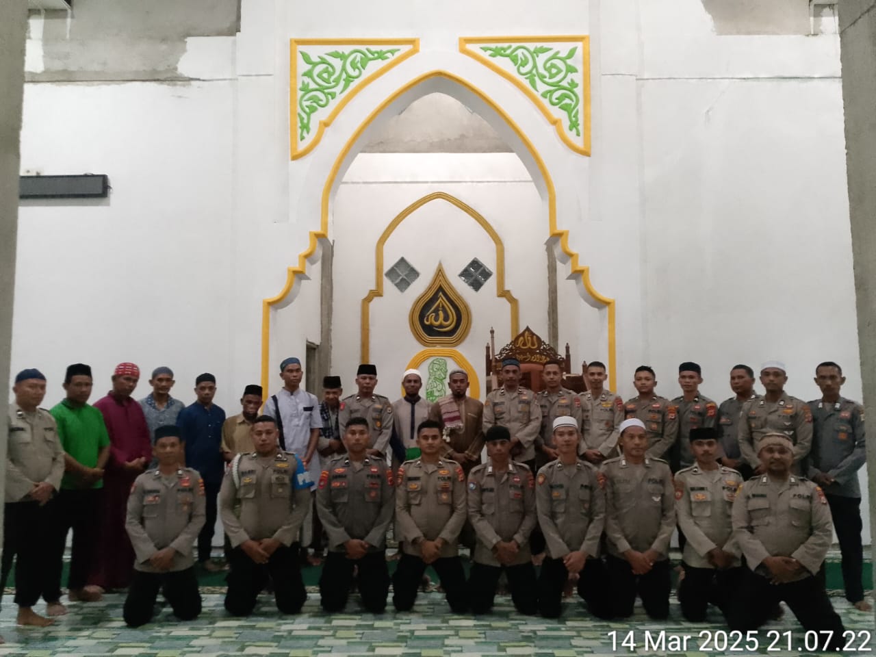 Sholat Tarawih Keliling Personil Polres Buru Selatan