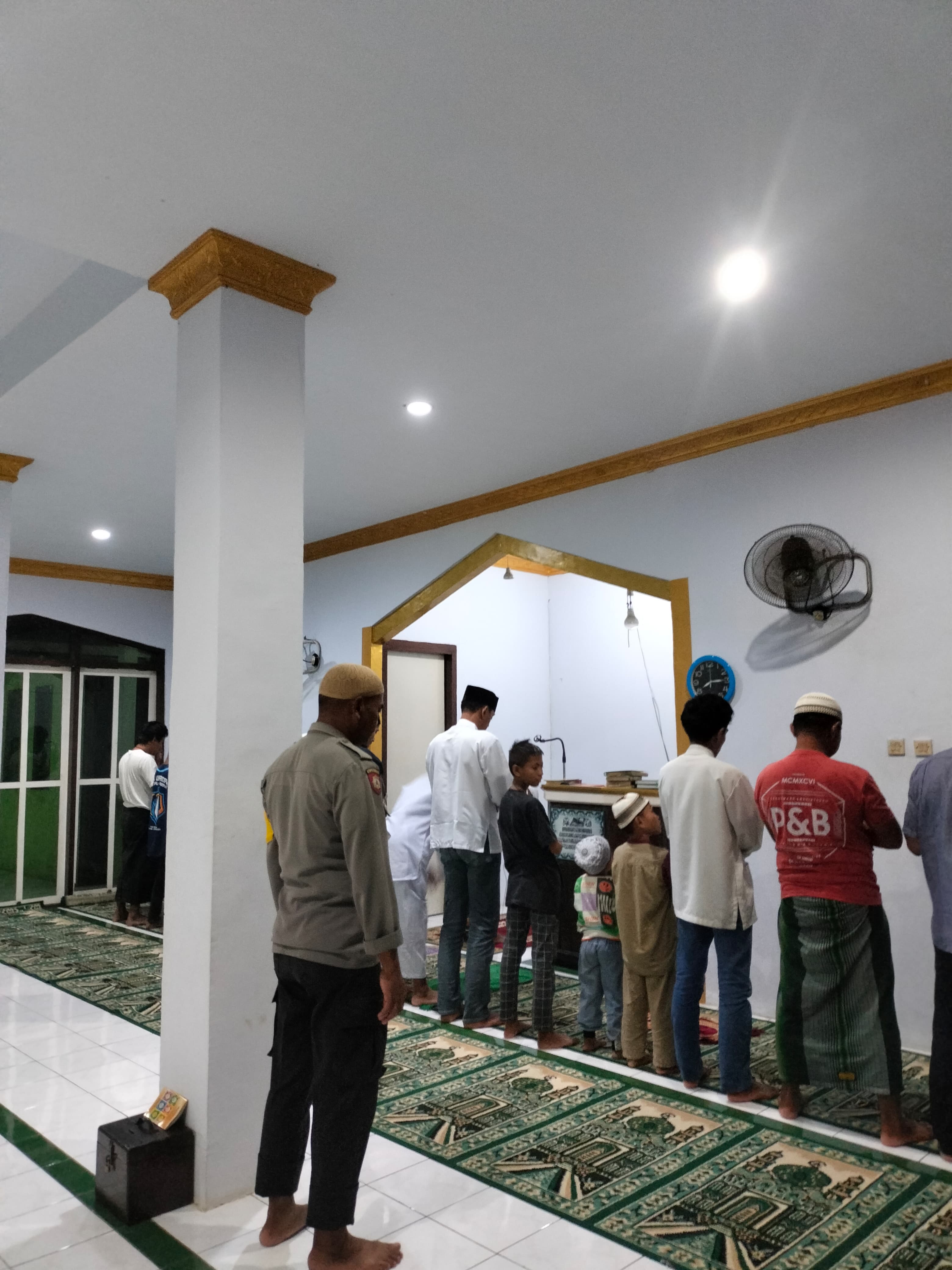 Polsek Tepa Amankan Ibadah Sholat Taraweh Berjamaah di Masjid Al Munawar Tepa