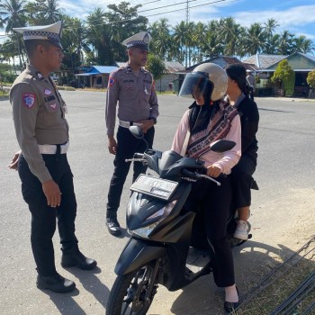 Sat Lantas Polres Buru Selatan Sosialisasikan Hotline Mudik Polri 110 "Mudik Aman, Keluarga Nyaman"