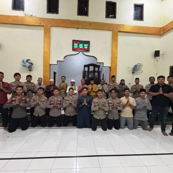 Polres Buru Selatan Gelar Shalat Tarawih Keliling di Masjid Baitul Rahman Desa Labuang